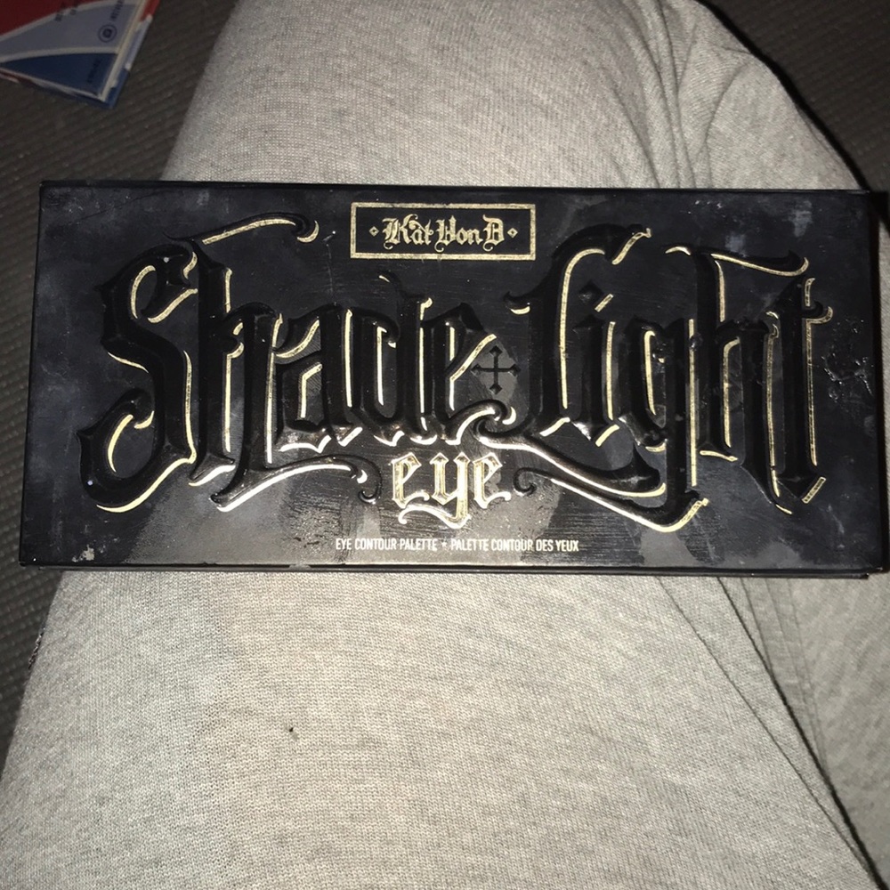 KVD eyeshadow palette